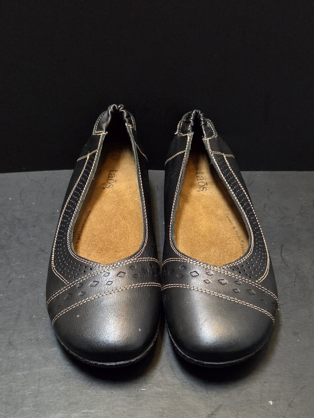 TAOS Black Leather Slip-On Lilli Comfort Shoes Womens Size 8 / 8.5, 39. 0215